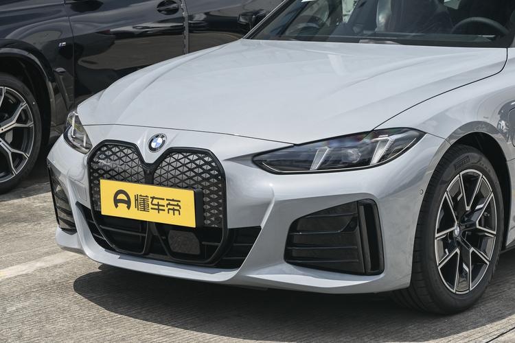 BMW i4 - фото 9