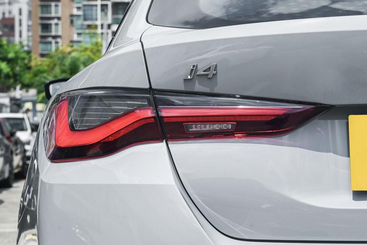 BMW i4 - фото 14