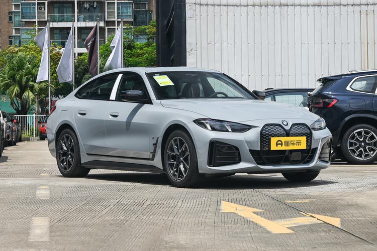 BMW i4 - фото 3