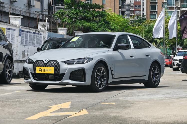 BMW i4 - фото 1