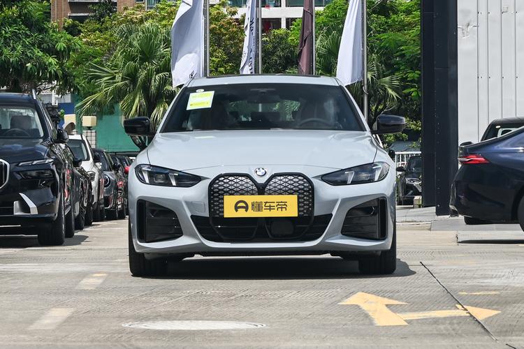 BMW i4 - фото 2