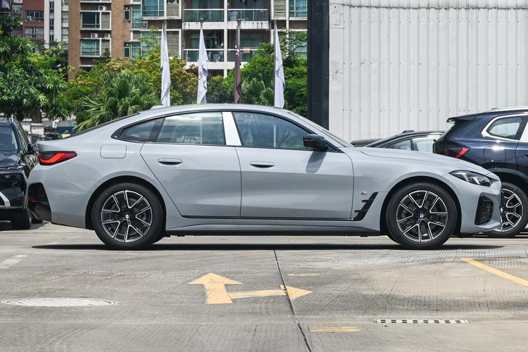 BMW i4 - фото 8