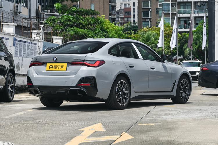 BMW i4 - фото 7