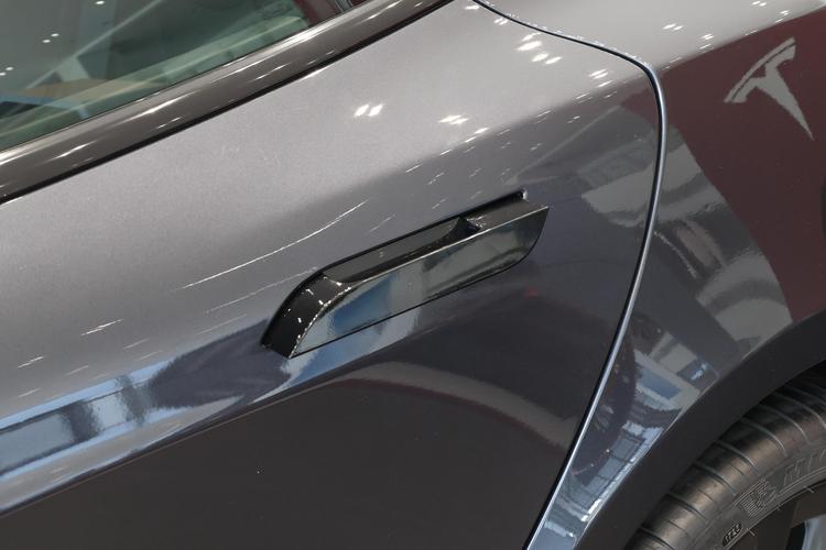 Tesla Model S - фото 11