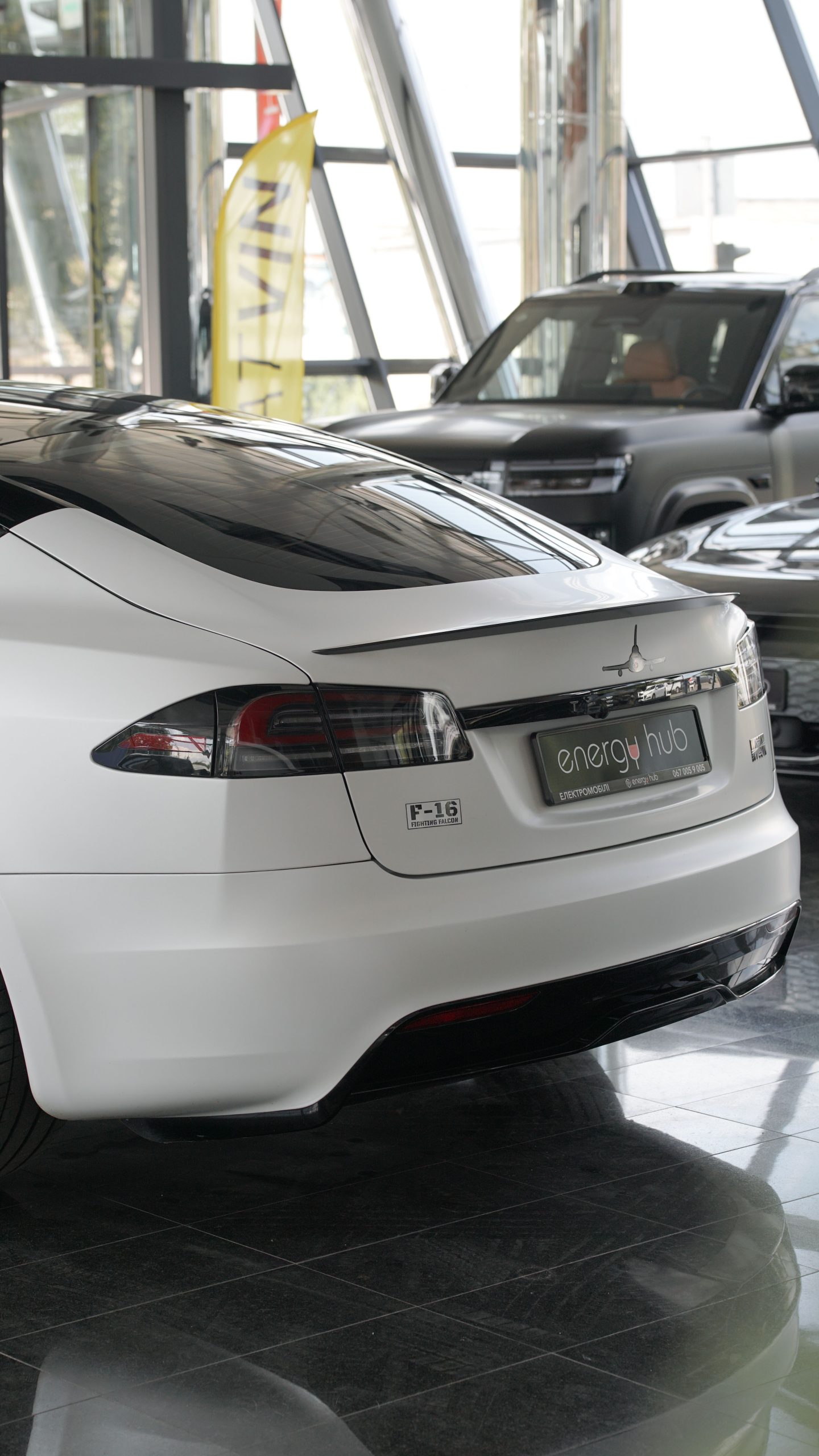 Tesla Model S - фото 12