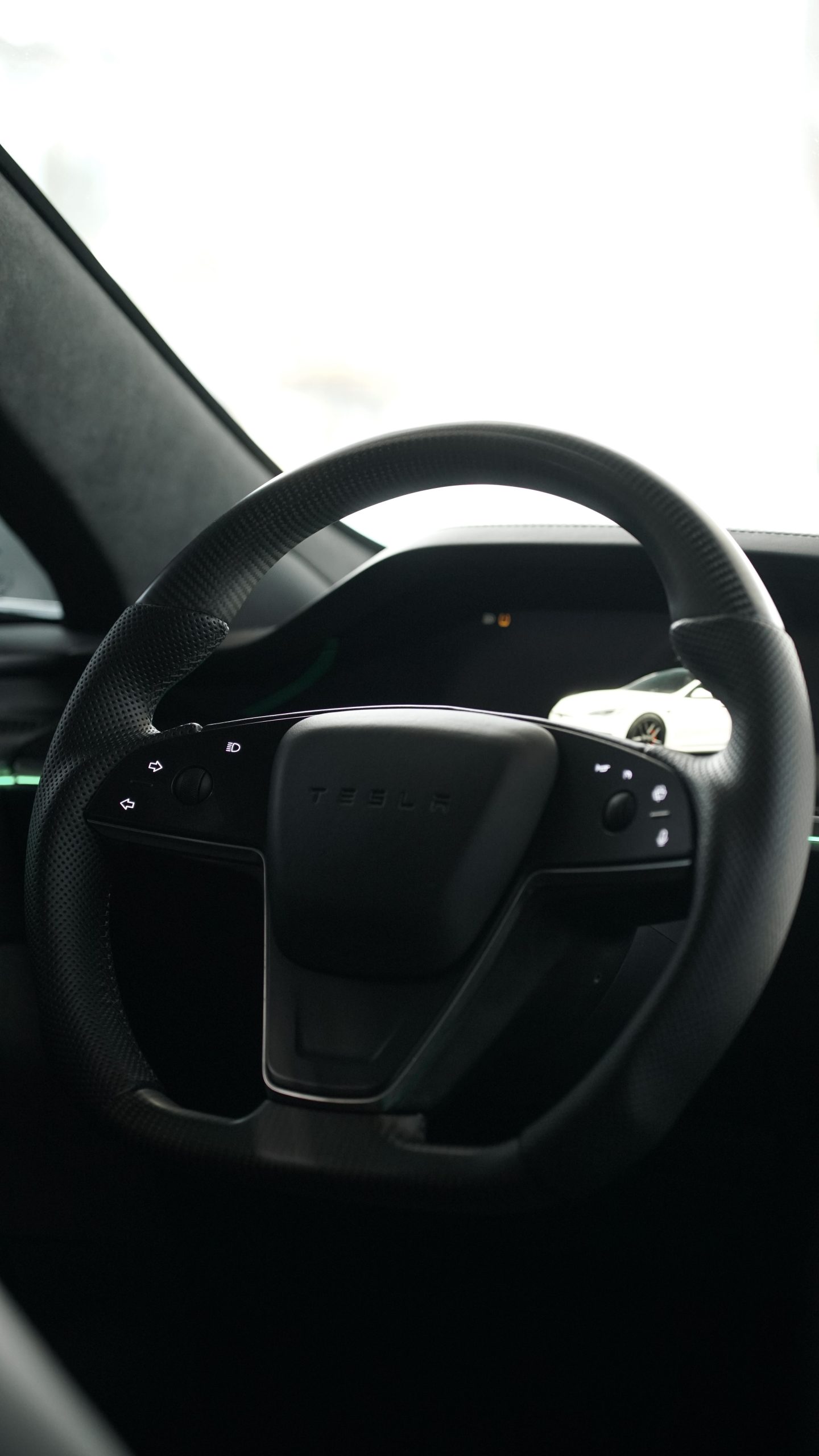 Tesla Model S - фото 16