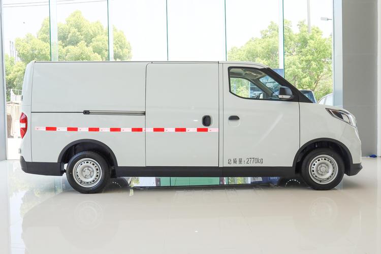 Maxus EV30 - фото 8