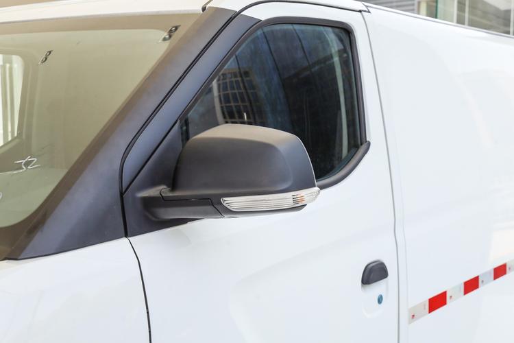 Maxus EV30 - фото 11