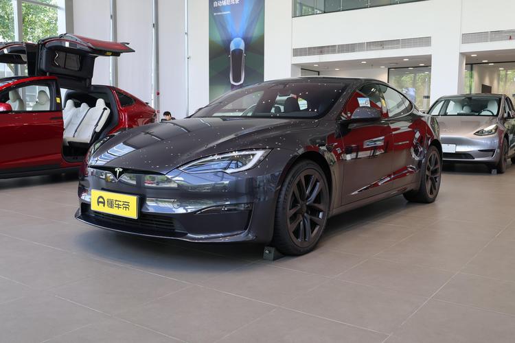 Tesla Model S - фото 1