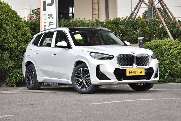 BMW iX1 - фото 3