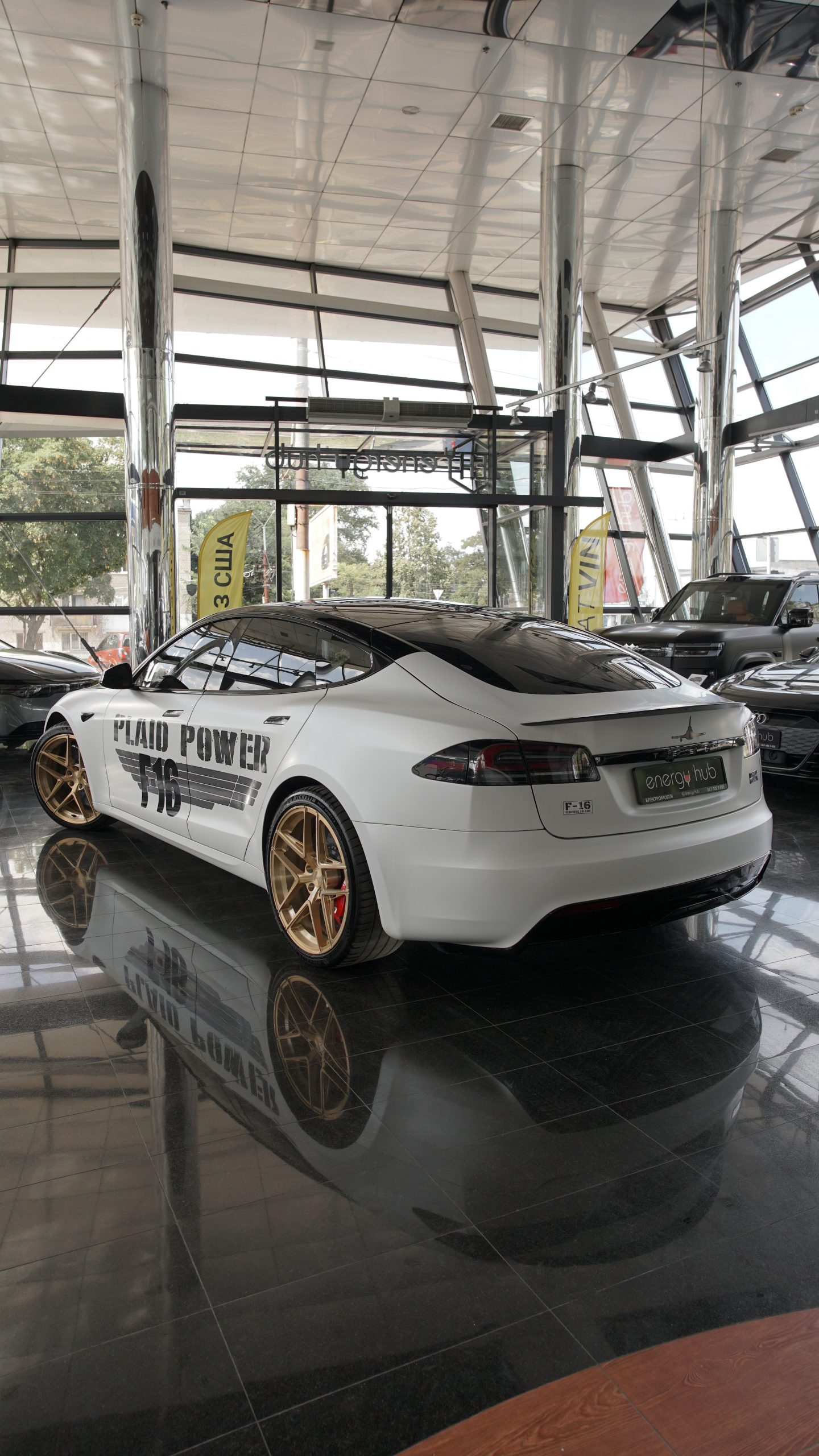 Tesla Model S - фото 5
