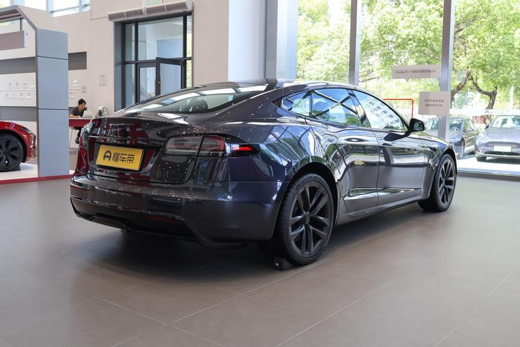 Tesla Model S - фото 7
