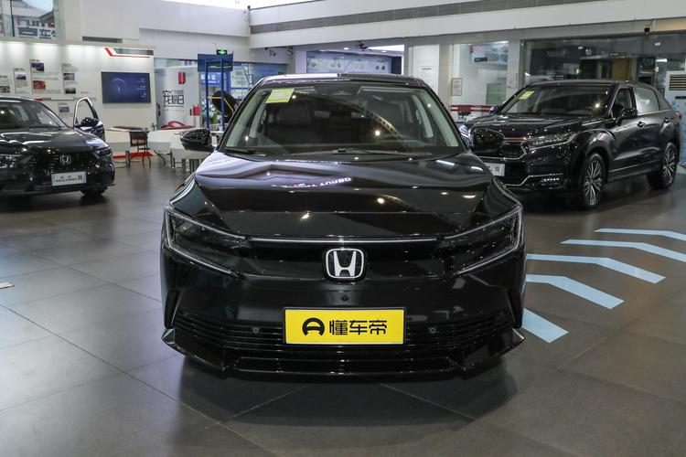 Honda e:NP2 - фото 2