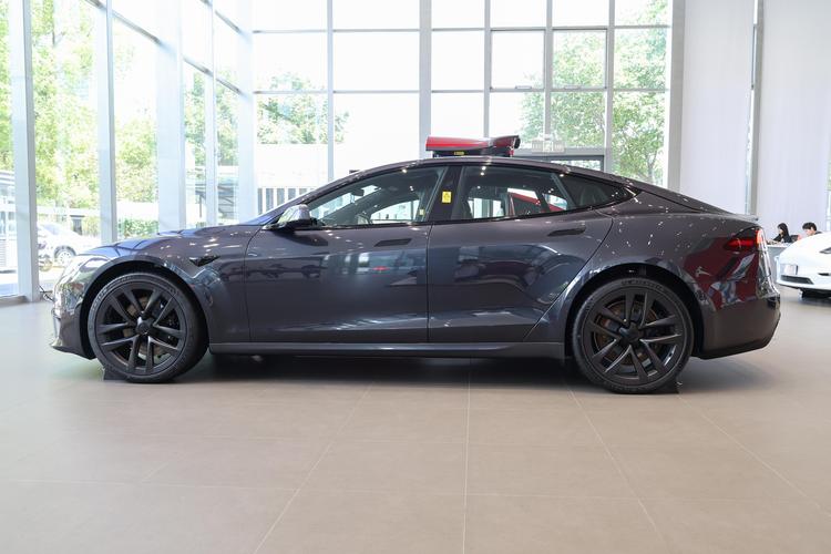 Tesla Model S - фото 4
