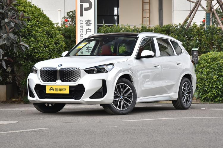 BMW iX1 - фото 1