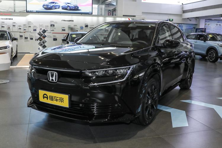 Honda e:NP2 - фото 1