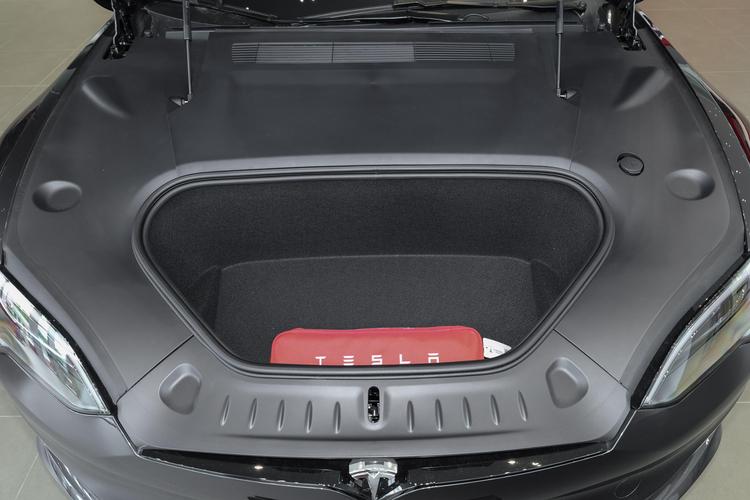 Tesla Model S - фото 15