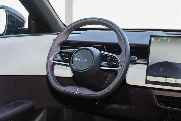Mazda EZ-60 - фото 16