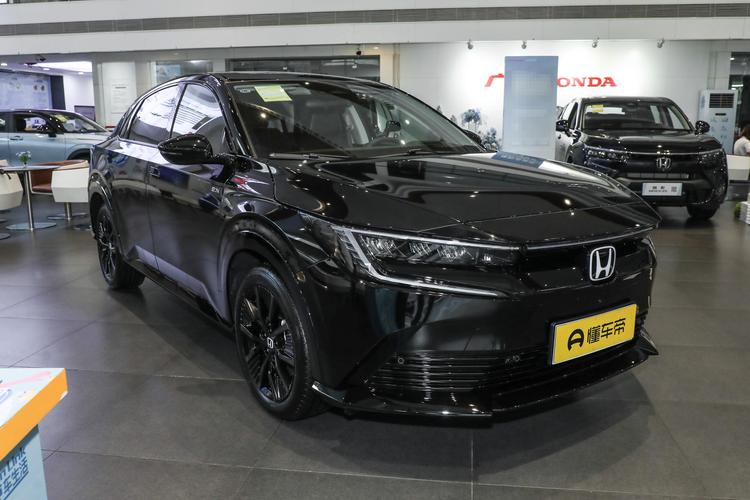 Honda e:NP2 - фото 3