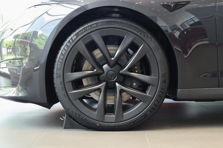 Tesla Model S - фото 12