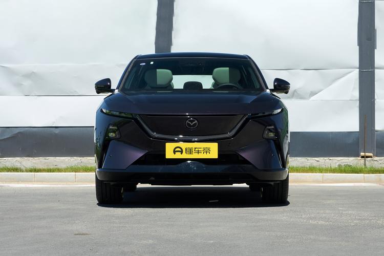 Mazda EZ-60 - фото 3