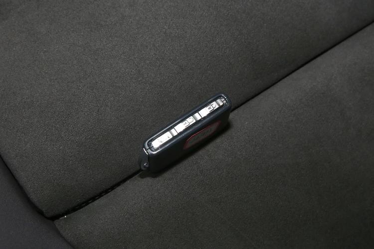Volvo XC40 Recharge - фото 9