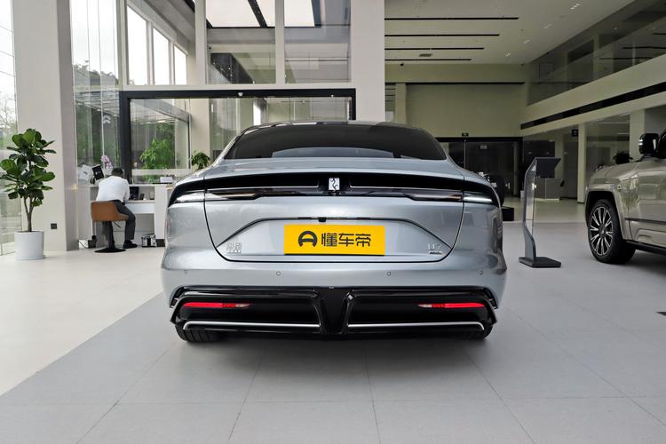Yangwang U7 EV - фото 6