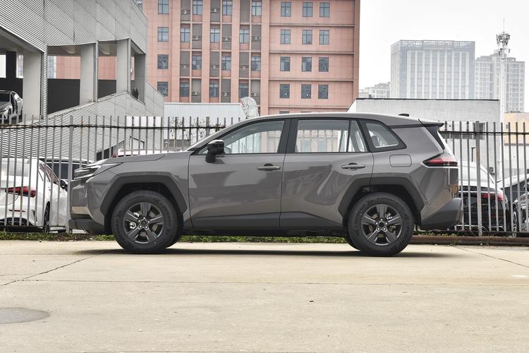 Toyota RAV4 - фото 4