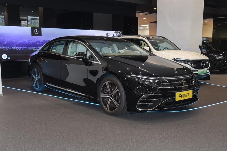 Mercedes-Benz EQS - фото 3