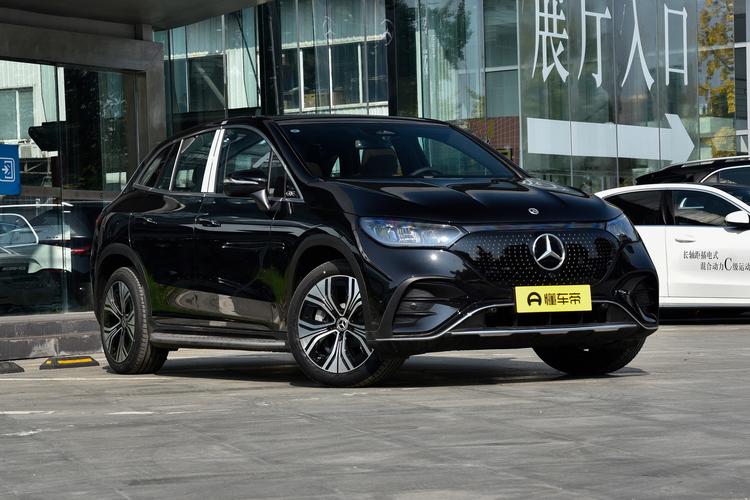 Mercedes-Benz EQE SUV - фото 3