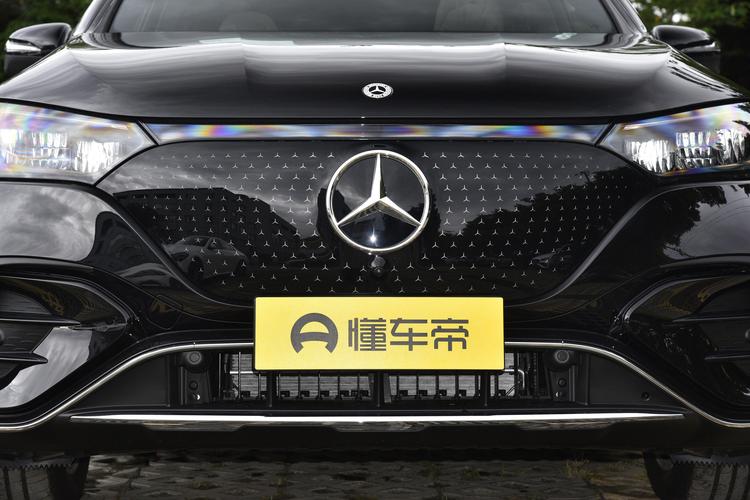 Mercedes-Benz EQE SUV - фото 10