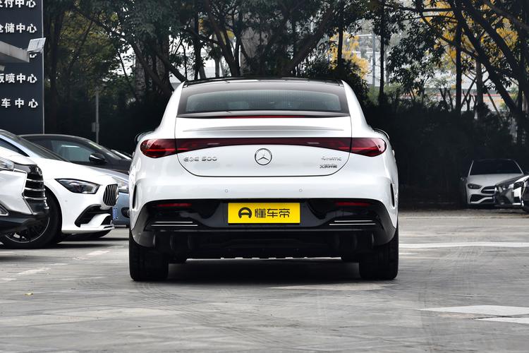 Mercedes-Benz EQE - фото 6