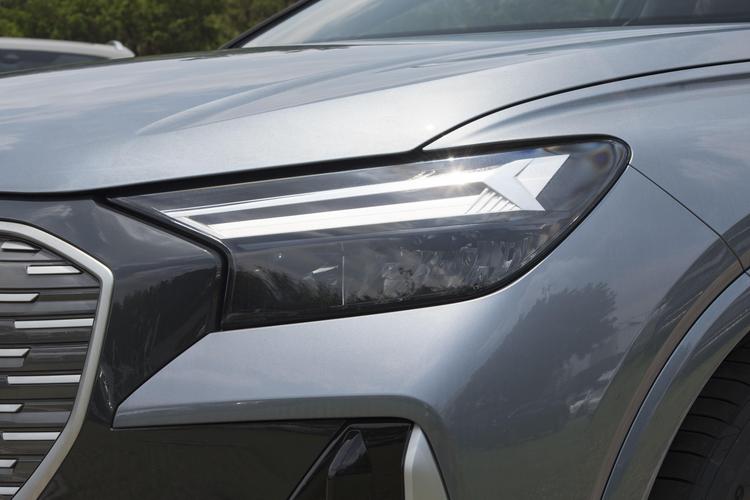 Audi Q4 e-tron - фото 9