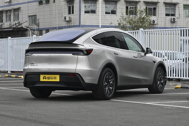 Tesla Model YL - фото 7