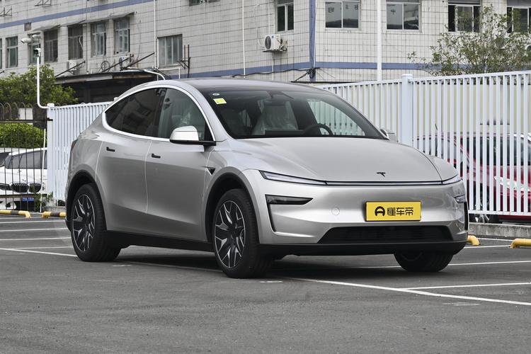 Tesla Model YL - фото 3