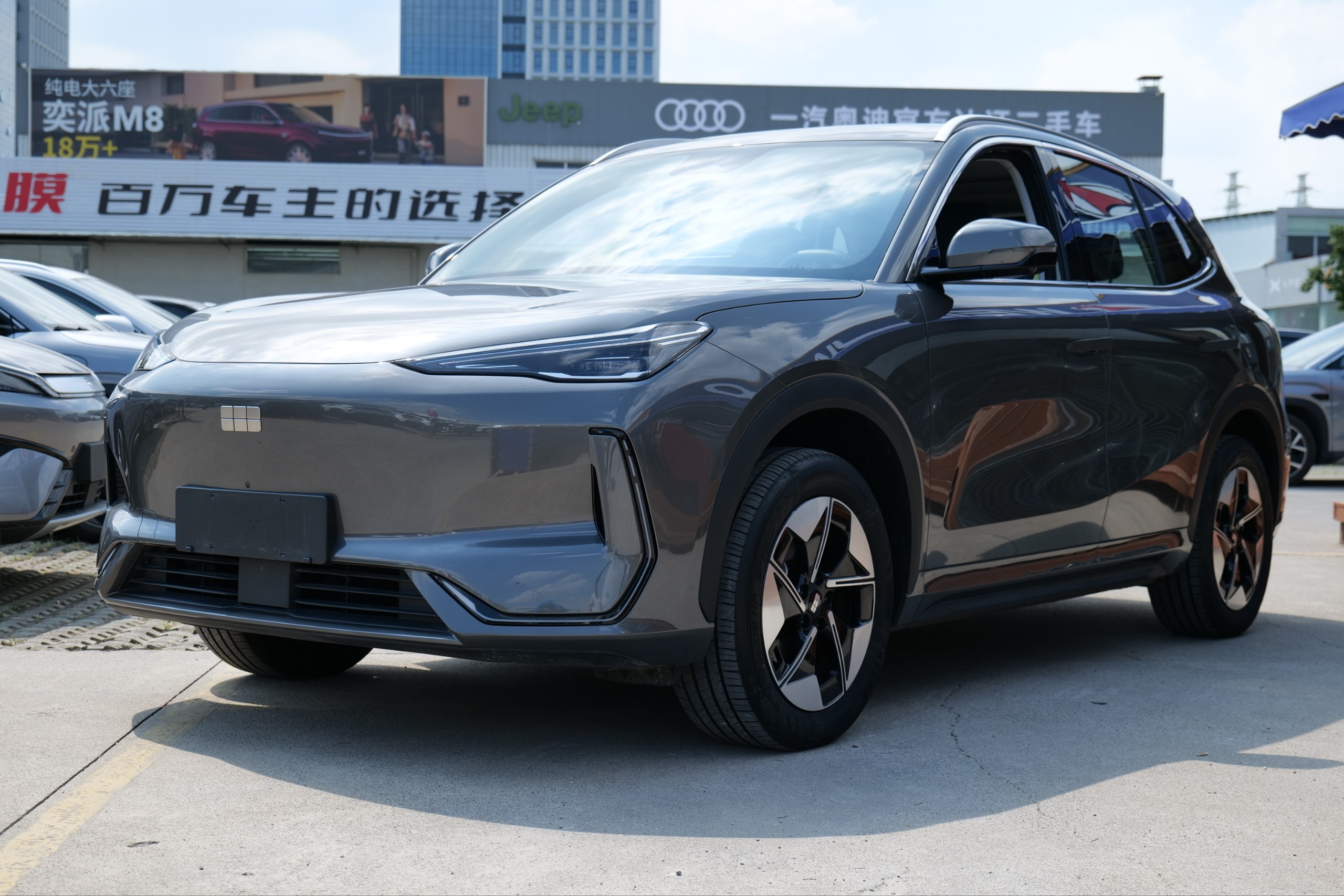 Geely E5 - фото 1