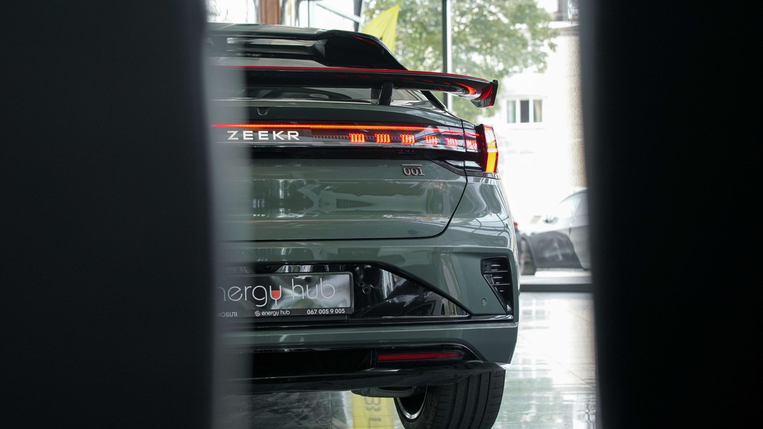 Zeekr 001 - фото 12