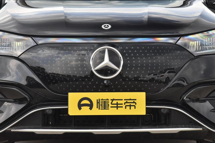 Mercedes-Benz EQE SUV - фото 9