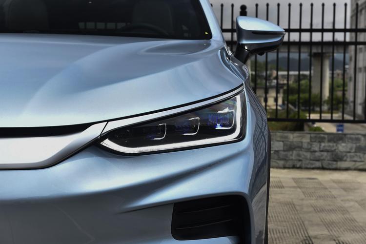 BYD Tang EV - фото 12