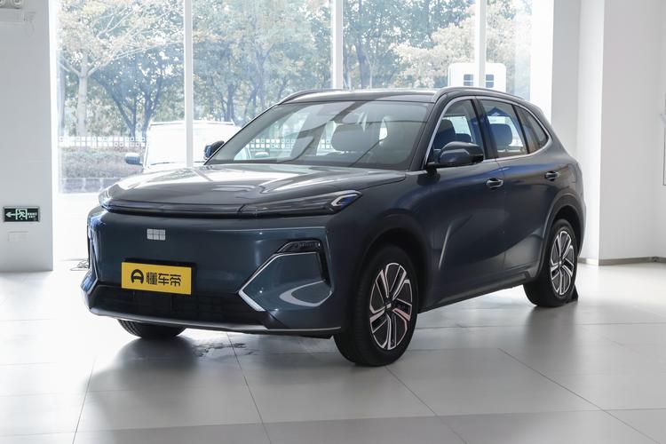 Geely Starship 7 EM-i - фото 1