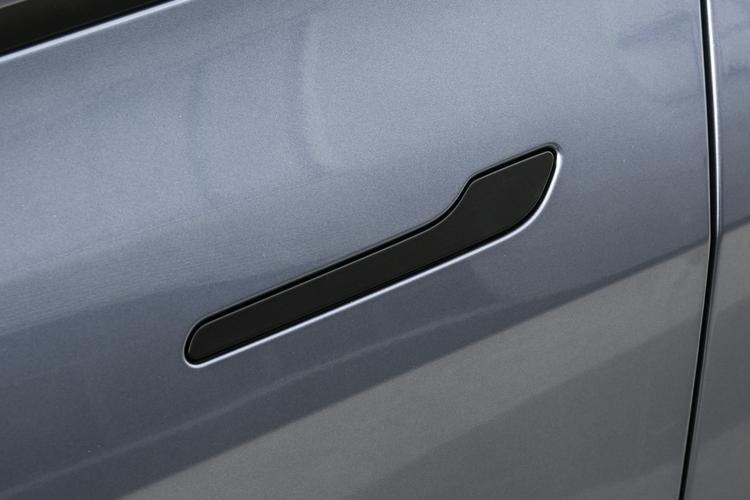 Tesla Model Y - фото 11