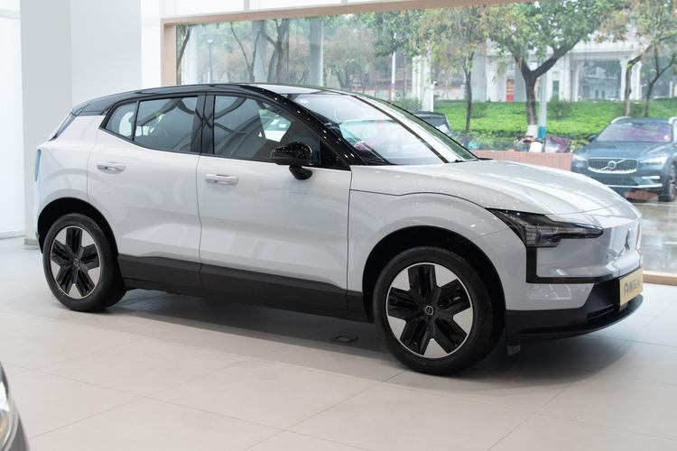 Volvo EX30 - фото 7