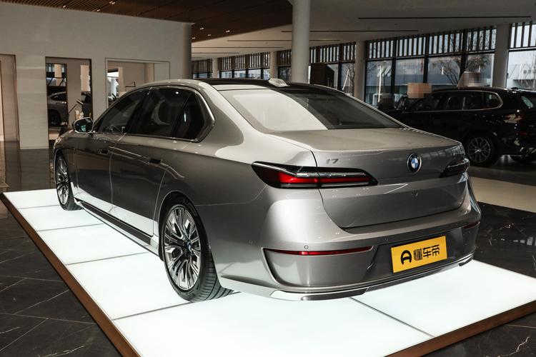 BMW i7 - фото 5
