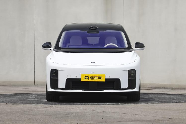 Li Auto i8 - фото 2