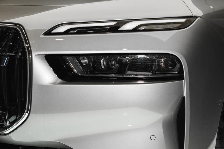BMW i7 - фото 10