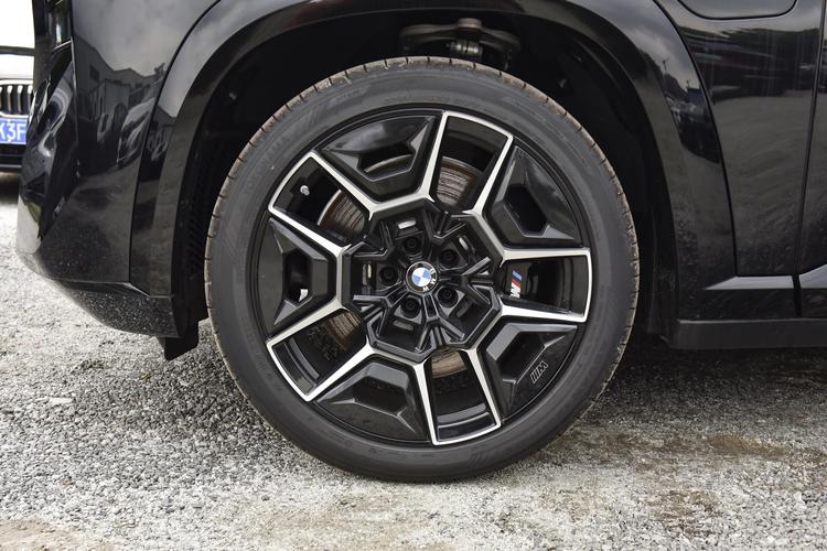 BMW XM - фото 13
