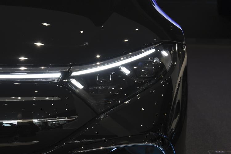 Mercedes-Benz EQS - фото 12