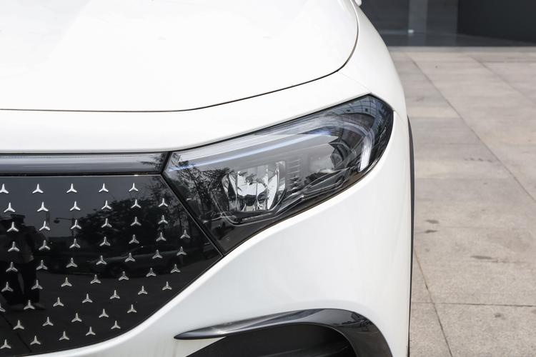 Mercedes-Benz EQA - фото 11