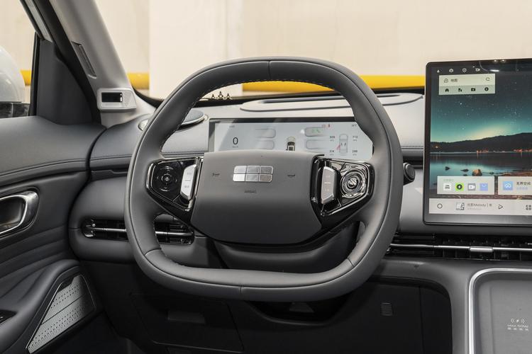 Geely Starship 7 EM-i - фото 16