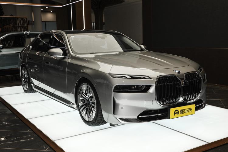 BMW i7 - фото 3